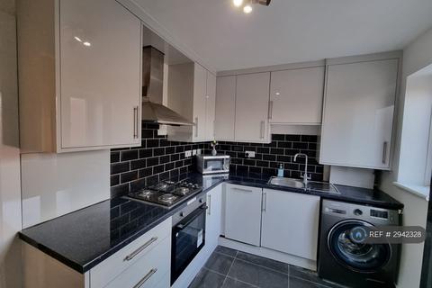 2 bedroom terraced house to rent, Kendal Close, Feltham, TW14