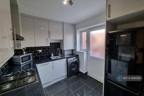 2 bedroom terraced house to rent, Kendal Close, Feltham, TW14