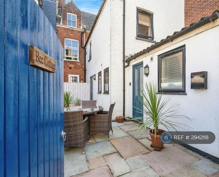 2 bedroom end of terrace house to rent