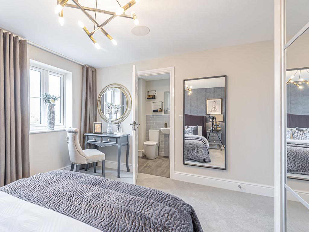 Master bedroom, en suite