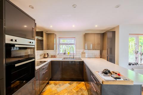 3 bedroom end of terrace house for sale, Aylburton, GL15 6DD