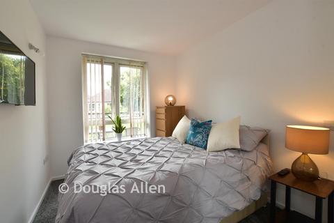1 bedroom flat for sale, Eaton Court, London E18