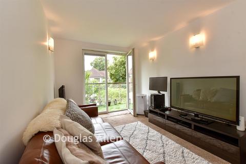 1 bedroom flat for sale, Eaton Court, London E18
