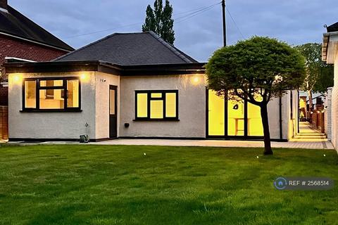 1 bedroom in a house share to rent, Sandhills Lane, Virginia Water, GU25