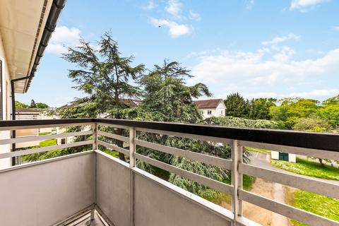 3 bedroom apartment to rent, Kingsnympton Park, Kingston Upon Thames, Surrey, KT2
