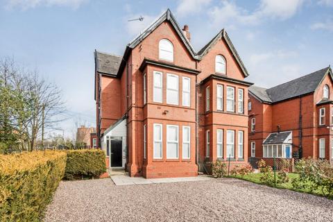 2 bedroom flat to rent, Eccles Old Road Pendleton, Salford M6