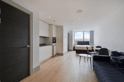 Studio to rent, Mercantile House, Market Square, Uxbridge, UB8