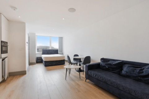 Studio to rent, Mercantile House, Market Square, Uxbridge, UB8