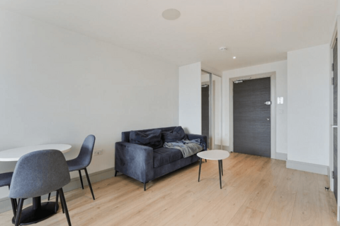 Studio to rent, Mercantile House, Market Square, Uxbridge, UB8