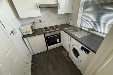 Studio to rent, Hillingdon Parade, Uxbridge Road, Hillingdon, Uxbridge