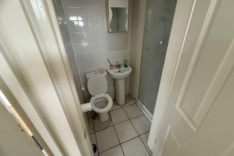 Studio to rent, Hillingdon Parade, Uxbridge Road, Hillingdon, Uxbridge