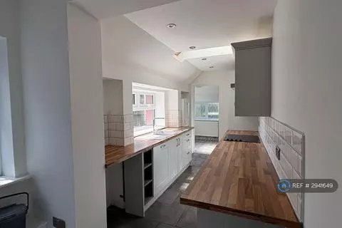 3 bedroom semi-detached house to rent – pohled 4
