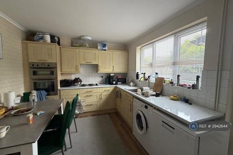 2 bedroom semi-detached house to rent, Scott Road, Bishop's Stortford, CM23
