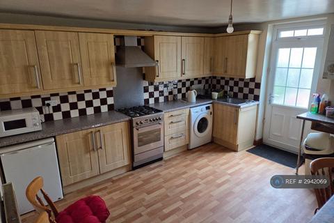 Terraced house - Fitzroy Road, Bradford, BD3