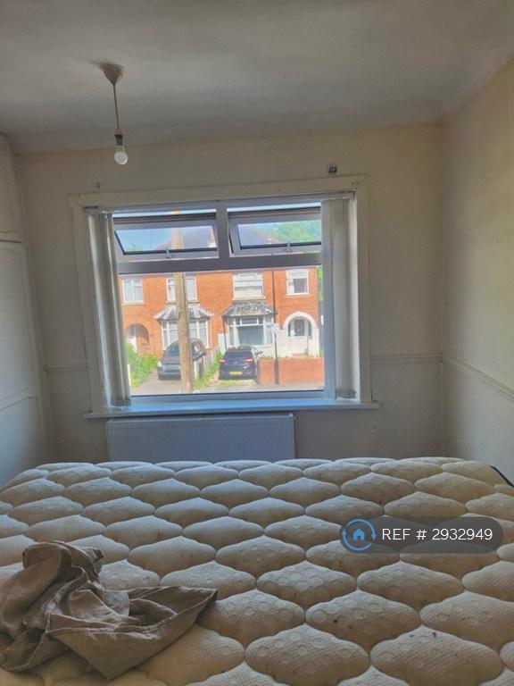 House in Southampton, Bassett Green - View 4