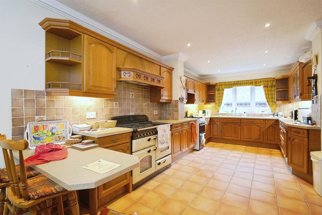 House in Solihull, Ulverley Green - More