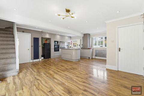 5 bedroom detached house for sale, Farmers Road, Staines-upon-Thames, Surrey, TW18 3JE