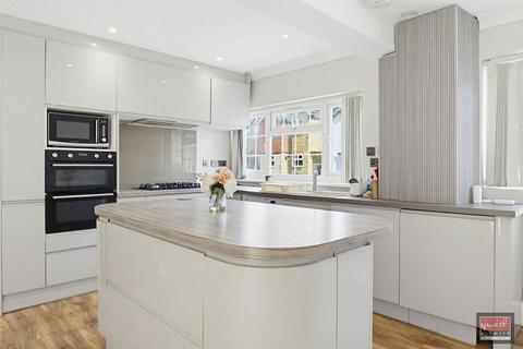 5 bedroom detached house for sale, Farmers Road, Staines-upon-Thames, Surrey, TW18 3JE