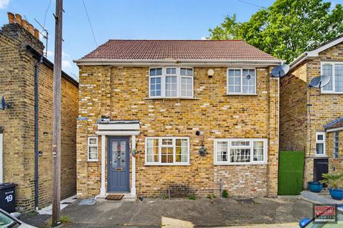 5 bedroom detached house for sale, Farmers Road, Staines-upon-Thames, Surrey, TW18 3JE