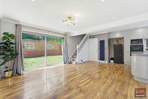 5 bedroom detached house for sale, Farmers Road, Staines-upon-Thames, Surrey, TW18 3JE