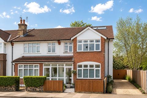 4 bedroom end of terrace house for sale, Shell Road, London