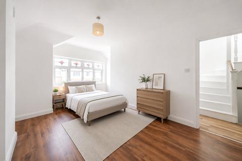 4 bedroom end of terrace house for sale, Shell Road, London