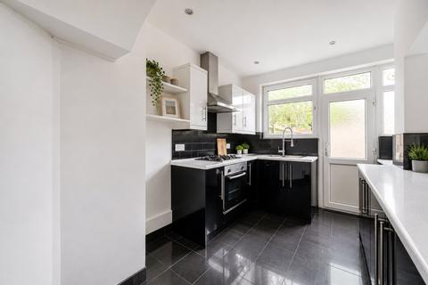 4 bedroom end of terrace house for sale, Shell Road, London