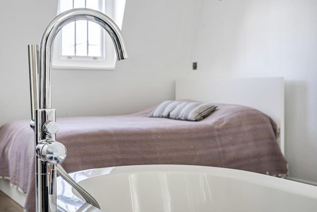 En suite bedroom, en suite
