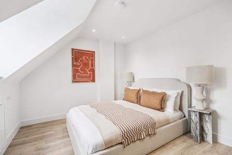 2 bedroom apartment to rent, Market Place Chalfont St Peter SL9