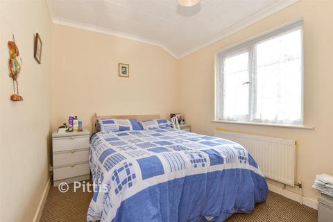 2 bedroom end of terrace house for sale, George Street, Sandown PO36