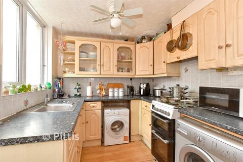 2 bedroom end of terrace house for sale, George Street, Sandown PO36