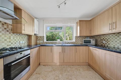 3 bedroom flat for sale, Field Close, Bromley