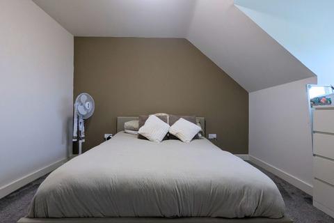 3 bedroom semi-detached house for sale, High Farm Court, Hanging Heaton, Batley