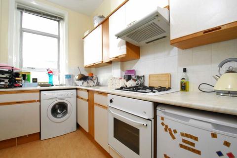 1 bedroom flat to rent, Balham High Road, London SW17