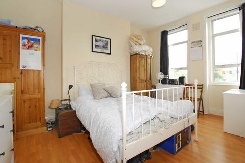 1 bedroom flat to rent, Balham High Road, London SW17