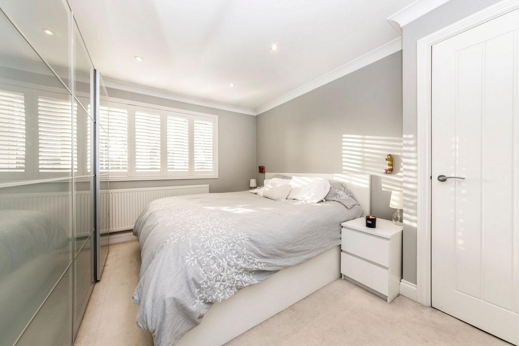 House in London, Royal Borough of Kingston upon Thames - View 5