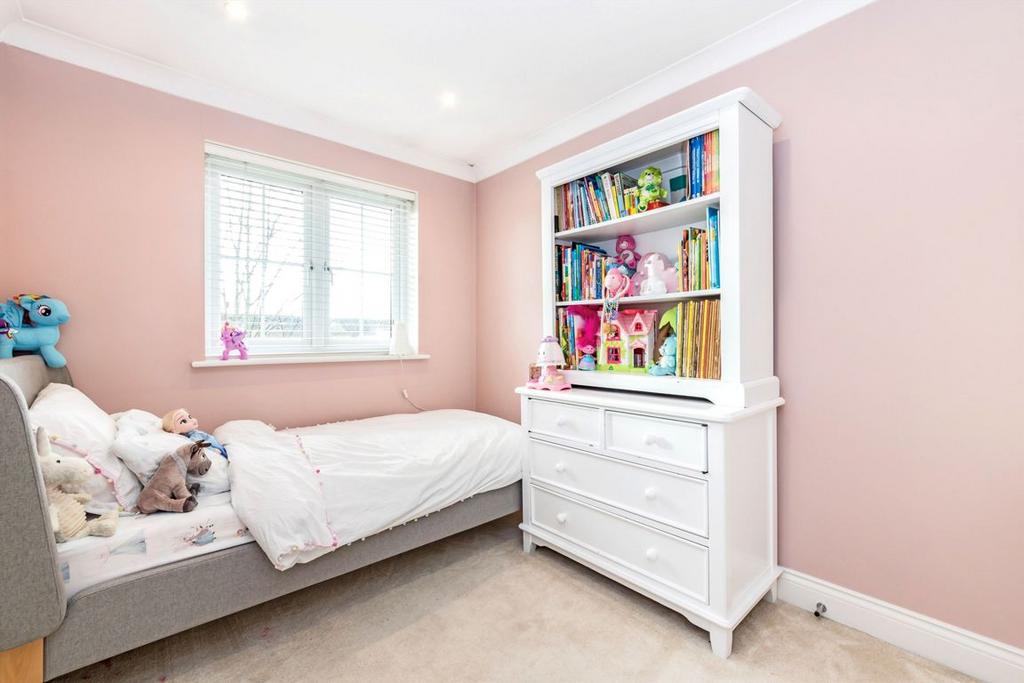 House in London, Royal Borough of Kingston upon Thames - View 6