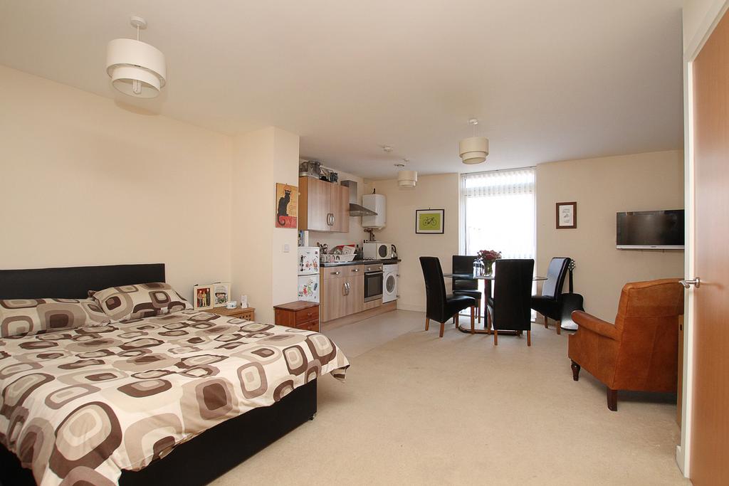 Apartment in Sheffield, South Yorkshire - View 2