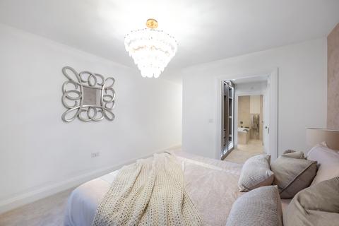3 bedroom flat for sale, Shalford Lodge, Kingston Hill, Kingston Upon Thames, KT2