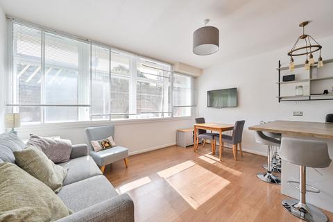 Newington Causeway, SE1, Elephant and Castle, London, SE1
