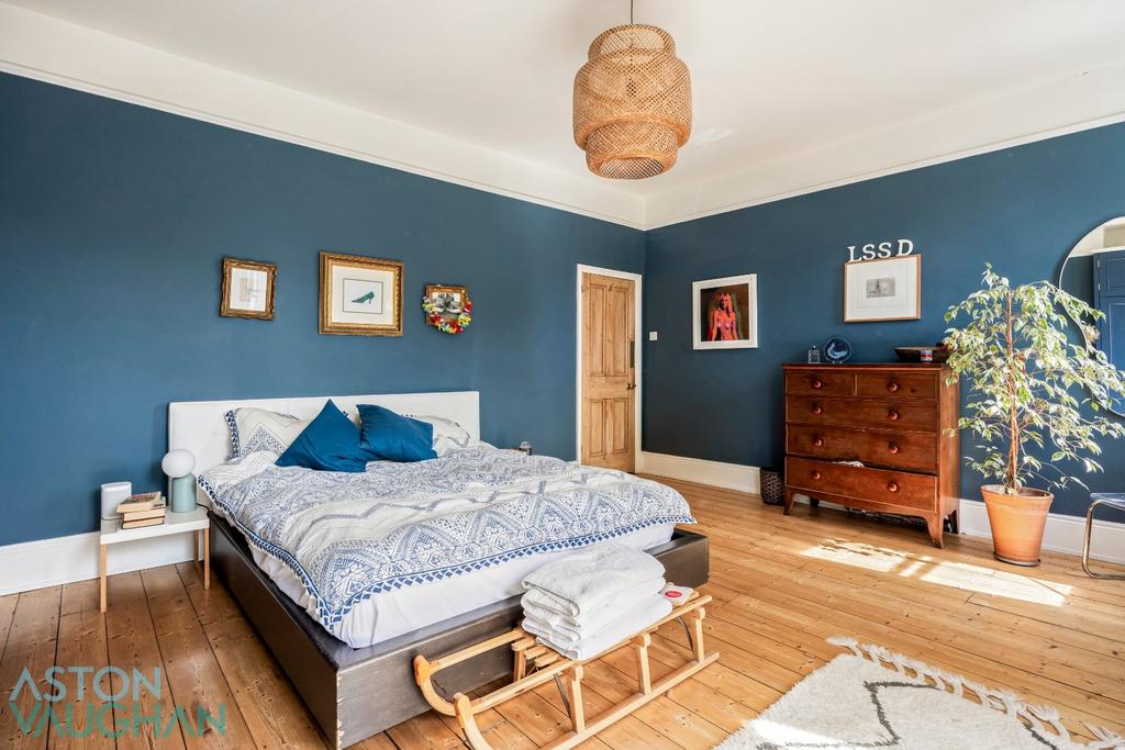House in Brighton, Round Hill - More