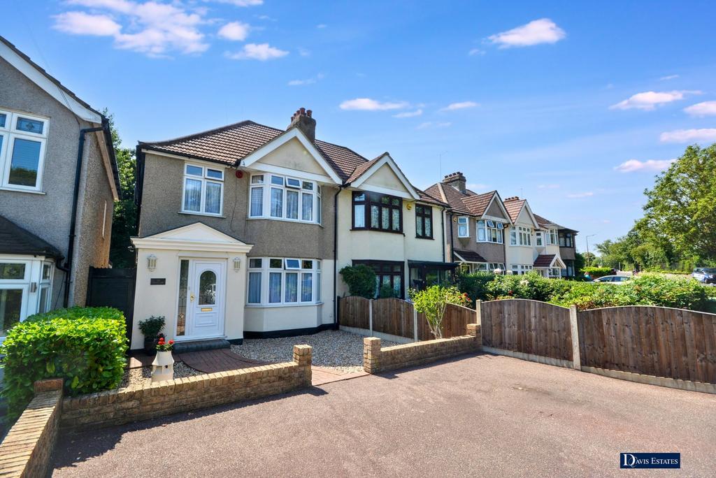 Detached house exterior, driveway