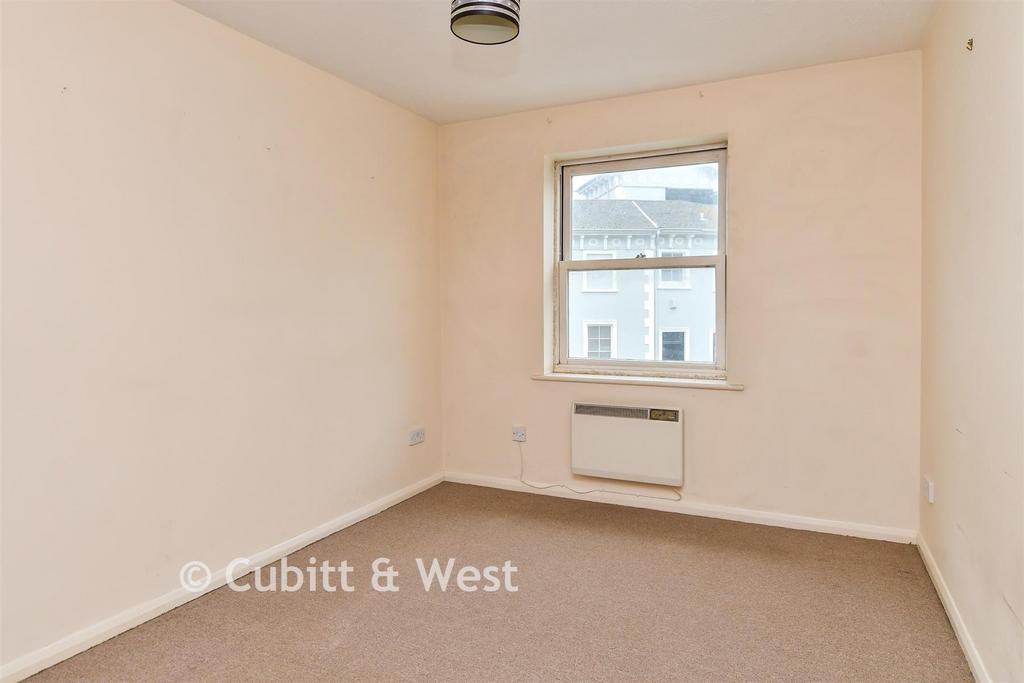 Apartment in Brighton, Round Hill - More