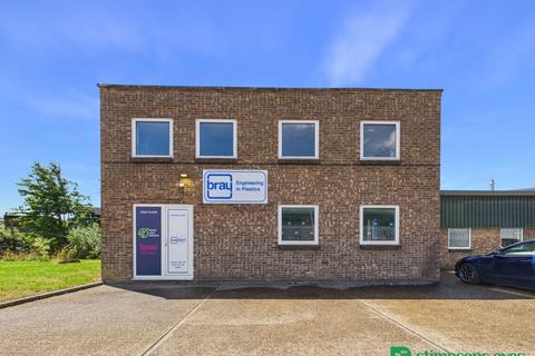 Distribution warehouse to rent, Cherrycourt Way Leighton Buzzard LU7 4QE