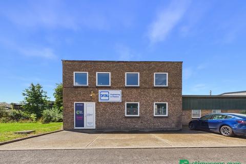 Distribution warehouse to rent, Cherrycourt Way Leighton Buzzard LU7 4QE