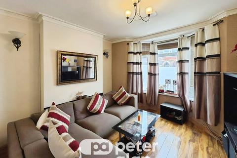Studio to rent, Theobald Road, CARDIFF, CF5