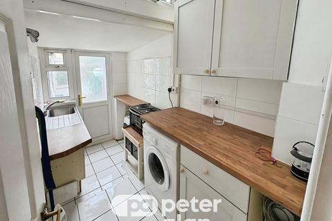 Studio to rent, Theobald Road, CARDIFF, CF5