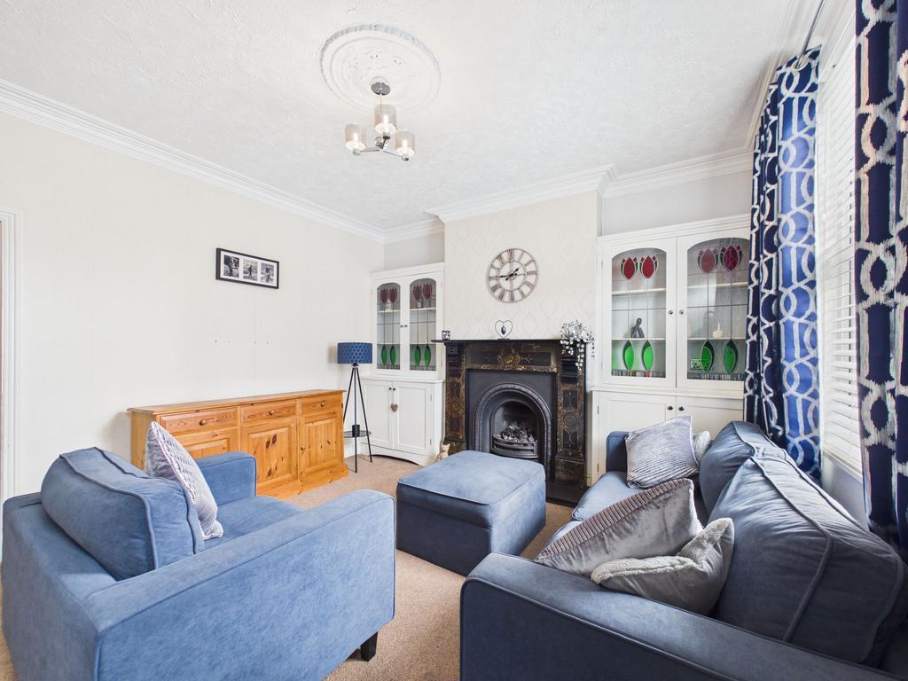 House in Gedling, Nottinghamshire - More