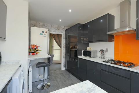 2 bedroom bungalow for sale, Kings Drive, Wrose, Bradford, BD2