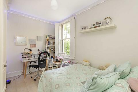 2 bedroom flat to rent, Portsmouth Road, Surbiton KT6